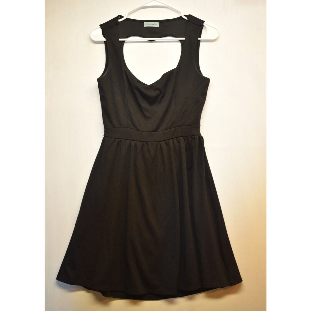 Workshop Black Medium Sleeveless Dress w/ Heart Cutout